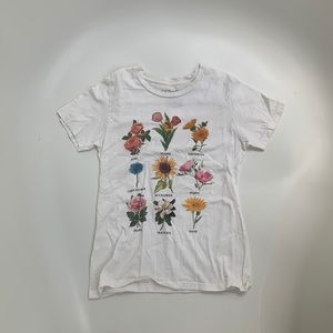 Cream Top with flowers. Cute. Fits small.